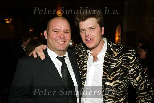 Amsterdam 9 februari 2004
Premiere FEESTJE in Tuschinski.
Paul de Leeuw en Beau v Erven Dorens