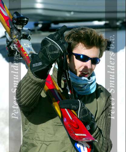 Zurs 15 februari 200
Prinses Caroline v Monaco op vakantie met Ernst van Hannover en  Prins Albert Pierre en Prinses Alexandra.
Met middelvinger
Wintersport