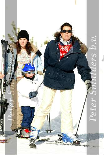 Zurs 13 februari 2004
Prinses Caroline met dochtertje Prinses Alexandra in de sneeuw
Wintersport
