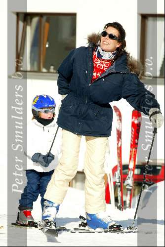 Zurs 13 februari 2003
Prinses Caroline met dochtertje Prinses Alexandra in de sneeuw
Wintersport