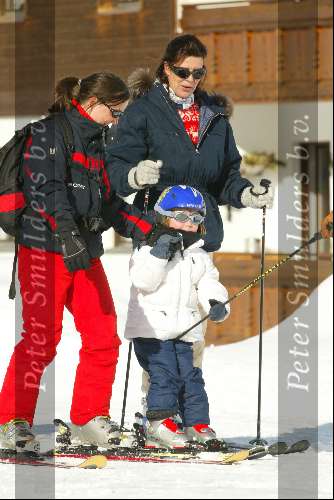 Zurs 13 februari 2004
Prinses Caroline met dochtertje Prinses Alexandra in de sneeuw
Wintersport