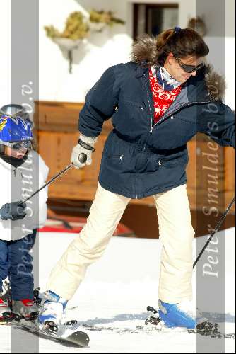 Zurs 13 februari 2004
Prinses Caroline met dochtertje Prinses Alexandra in de sneeuw