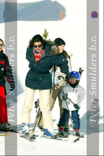 Zurs 13 februari 2004
Prinses Caroline met dochtertje Prinses Alexandra in de sneeuw