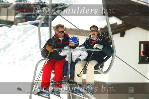 Zurs 13 februari 2004
Prinses Caroline met dochtertje Prinses Alexandra in de skilift.