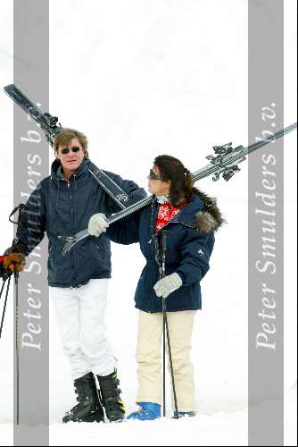 Zurs 13 februari 2004
Prinses Caroline van Monaco en haar man Ernst van Hannover in sneeuw
Wintersport