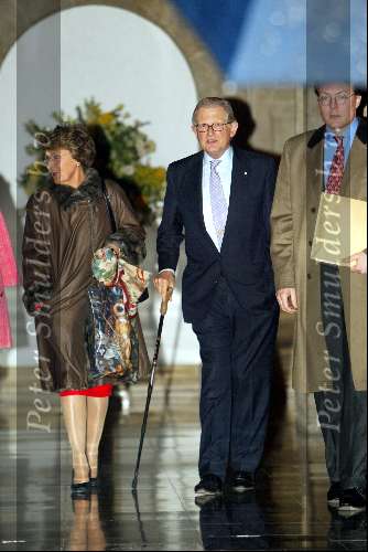 Amsterdam 6 februari 2004
Verjaardag van Koningin Beatrix op paleis op de dam.
Pieter v Vollenhoven met wandelstok en Prinses Margriet
Prins Constatijn