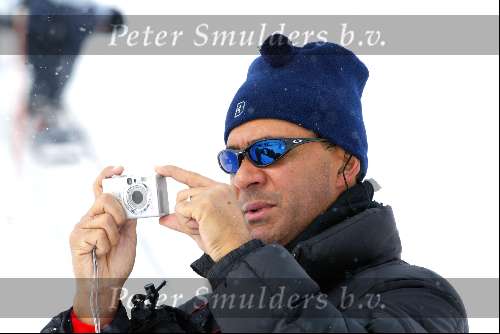 Lech 29 februari 2004
Ruud Gullit op skivakantie in Lech  hier met een digitale camera