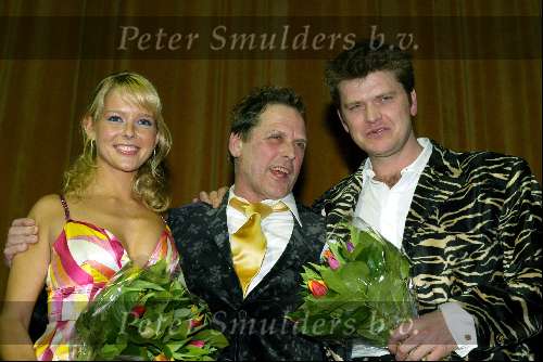 Amsterdam 9 februari 2004
Premiere FEESTJE in Tuschinski.
Chantal Janzen met Ruud v Hemert en Beau v Erven Dorens