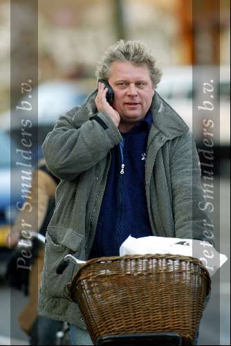 Amsterdam 1 februari 2004
Theo v Gogh op fiets met gsm