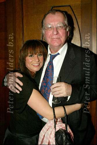 Amsterdam 9 februari 2004
Premiere FEESTJE in Tuschinski.
Trijntje Oosterhuis   vader Huub Oosterhuis .