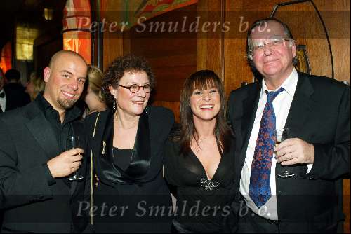 Amsterdam 9 februari 2004
Premiere FEESTJE in Tuschinski.
Trijntje Oosterhuis met Tjeerd Oosterhuis en hun ouders