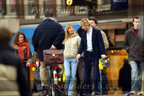 Amsterdam 4 januari 2004
Dinand Woesthoff met Katja Schuurman, Chris Zegers, Wendy v Dijk, Jphnny de Mol, Babette v Veen en Bas Westerweel.