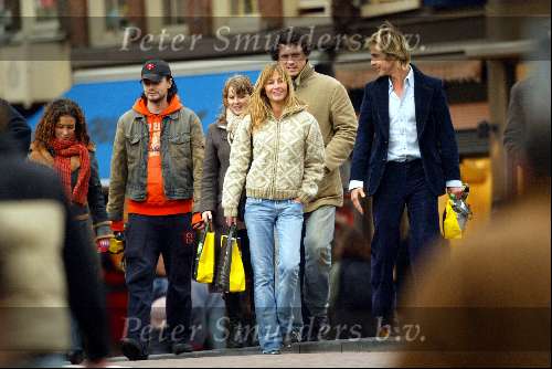 Amsterdam 4 januari 2004
Dinand Woesthoff met Katja Schuurman, Chris Zegers, Wendy v Dijk, Jphnny de Mol, Babette v Veen en Bas Westerweel.