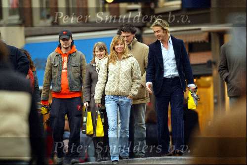 Amsterdam 4 januari 2004
Dinand Woesthoff met Katja Schuurman, Chris Zegers, Wendy v Dijk, Jphnny de Mol, Babette v Veen en Bas Westerweel.