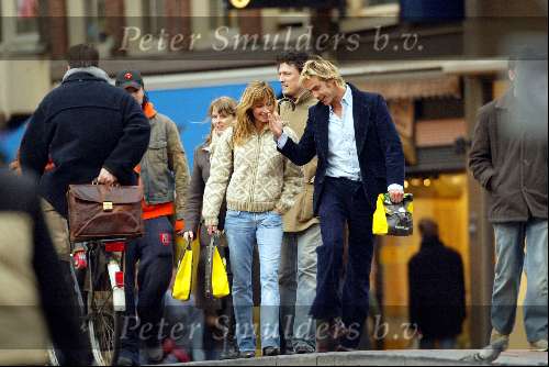 Amsterdam 4 januari 2004
Dinand Woesthoff met Katja Schuurman, Chris Zegers, Wendy v Dijk, Jphnny de Mol, Babette v Veen en Bas Westerweel.