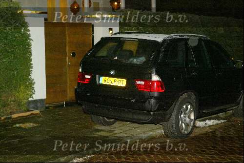 Amstelveen 26 februari 2004
Xander zijn auto staat voor de deur bij zij vriendin ... Bles.