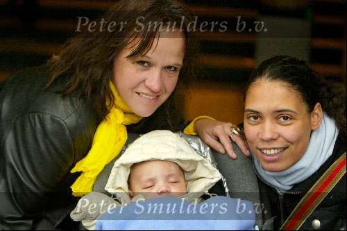 Amsterdam 6 februari 2004
Xandra Brood met dochter en kleinzoon Jay