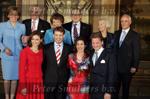 Apeldoorn 25 februari 2005
Verloving Prins Floris met Aimee Sohngen en Prins Pieter Christiaan en Anita v Eijk. Aanwezig verder prinses Margriet en Pieter v Vollenhoven alsmede ouders Anita en Aimee.