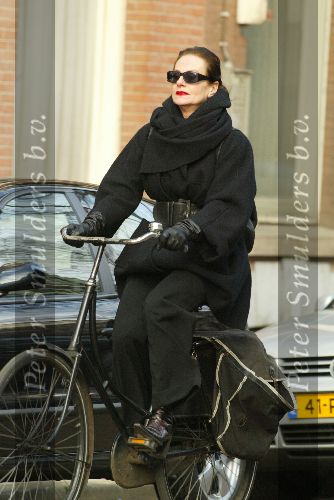 Amsterdam1 maart 2003
Ans Marcus op fiets