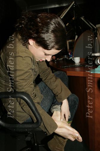 Hilversum 9 februari 2005
Aukje v Ginneken laat radio 538 logo op voet tattooeren door tattoo Bob.