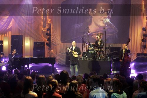 Amsterdam 14 Februari 2005
Uitreiking Edison Music Awards 2005
Pascal Jakobsen met blof.