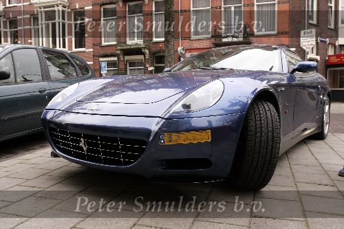 Amsterdam 26 februari 2005
Bram Moszkowicz krijgt bekeuring voor fout parkeren en kleine nummerplaat met zijn  ferrari