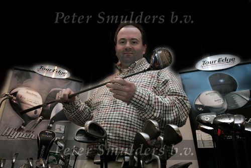 Veghel 1 Februari 2005
Conrad Broeders van Pro Golf Shop BV met een Tour Edge Driver