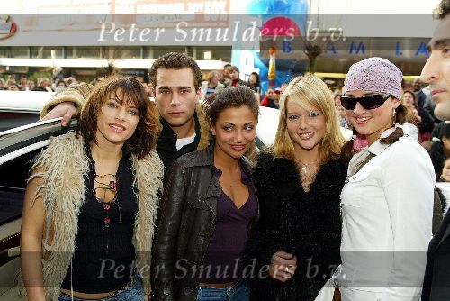Rotterdam 27 februari 2003
Georgina Verbaan Ellen ten Damme Edgar Wurfbain Chantal Janzen enLieke v Lexmond...... bij signeren volle maan