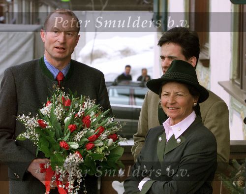 Lech 5 februari 2000
Koningin Beatrix op skivakantie.
Burgemeester Ludwig Muxel en de eigenares Moosbruggervan Hotel POST.