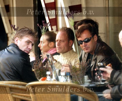 Amsterdam1 maart 2003
Gerar Joling op terras bij het buffet op de pc