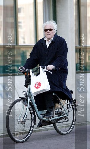 Amsterdam, 26 Februari 2005 
Henk spaan op de fiets