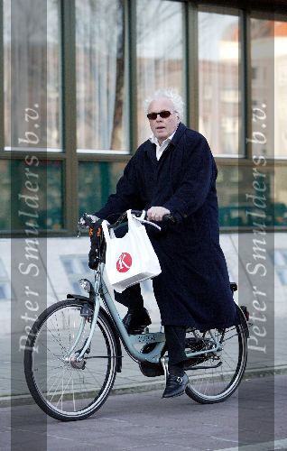 Amsterdam, 26 Februari 2005 
Henk spaan op de fiets