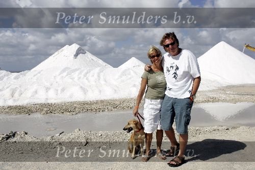 Bonaire 21 februari 2005
Henny Huisman met zijn vrouw Lia bij zoudwinnerij op Bonaire.