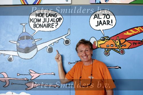 Bonaire 21 februari 2005
Henny Huisman  op vliegveld op Bonaire.