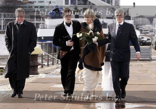 Amsterdam 27februari 2005
Kasper v Kooten met zijn vrouw Linda getrouwd. Kasper samen met zijn vader Kees v Kooten