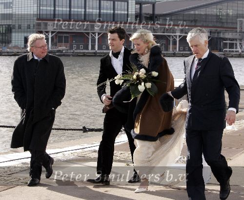 Amsterdam 27februari 2005
Kasper v Kooten met zijn vrouw Linda getrouwd. Kasper samen met zijn vader Kees v Kooten