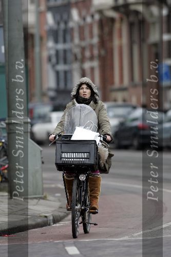 Amsterdam  26 februari 2005
Kim v Kooten met muts op fiets