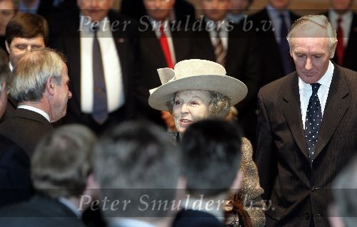 Den Haag 7 februari 2005
Installatie Pieter v Vollenhoven als voorzitter. 
Koningin Beatrix