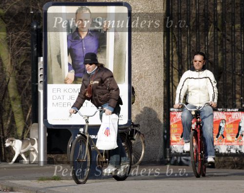 Amsterdam 5 februari 2005
Marc Marie Huybregts met vriend op fiets