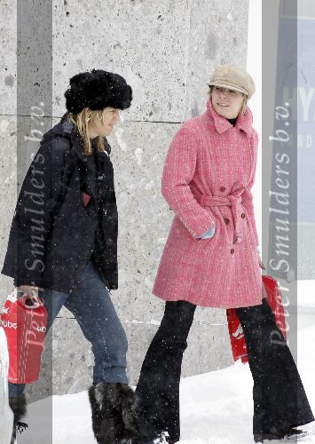 Lech 14 februari 2005
Prinses Laurentien en Maxima winkelen in Lech