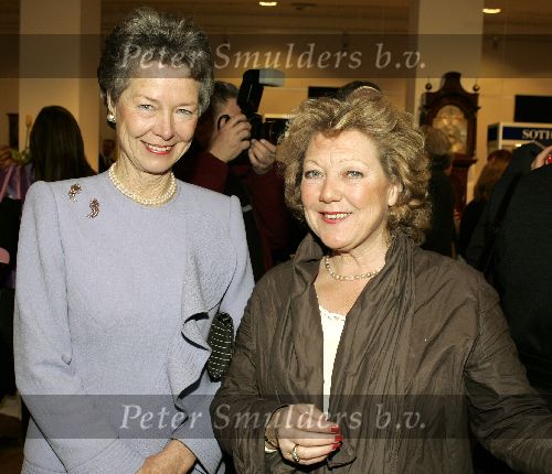 Amsterdam 24 februari 2005
Presentatie boek Thomas Lepeltak bij Sotheby\'s
Mary rost Onnes en Odette v Thijn