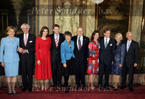 Apeldoorn 25 februari 2005
Prins Floris en zijn vriendin Aimee Sohngen en Prins Pieter Christiaan en zijn vriendin Anita v Eijk verloofd op paleis het Loo.
Daarbij ook aanwezig alle ouders incl. Prinses Margriet en Pieter v Vollenhoven.