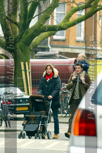 Amsterdam1 maart 2003
Prins Maurits en Marilene wandelen met Anna en Lucas