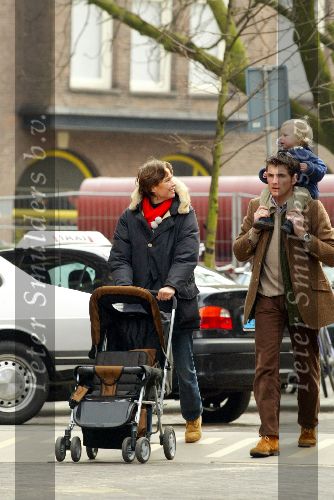 Amsterdam1 maart 2003
Prins Maurits en Marilene wandelen met Anna en Lucas