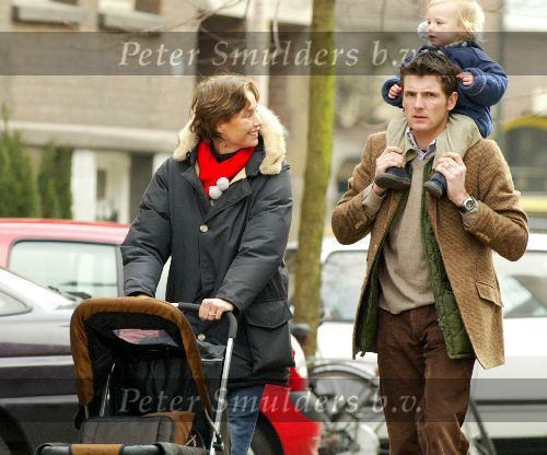 Amsterdam1 maart 2003
Prins Maurits en Marilene wandelen met Anna en Lucas