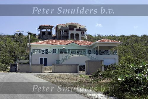 Curacao 17 februari 2005
In dit huis zouden Prins Willem Alexander en Maxima geinteresseerd zijn. Het ligt op Coral Estate
