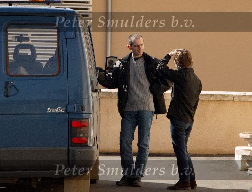 St Georges 28 februari 2003
Prinses Margarita met haar hond op weg naar het politieburo