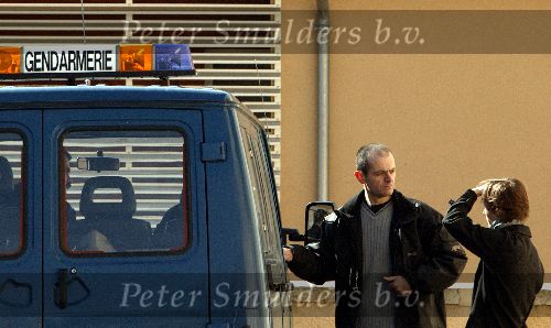 St Georges 28 februari 2003
Prinses Margarita met haar hond op weg naar het politieburo