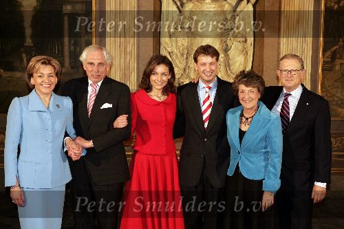 Apeldoorn 25 februari 2005
Prins Floris en zijn vriendin Aimee Sohngen met ouders Aimee Pieter v Vollenhoven en Prinses Margriet