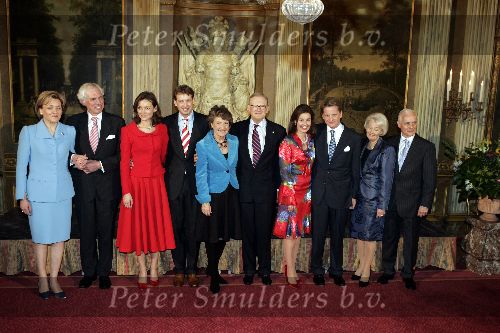 Apeldoorn 25 februari 2005
Prins Floris en zijn vriendin Aimee Sohngen en Prins Pieter Christiaan en zijn vriendin Anita v Eijk verloofd op paleis het Loo.
Daarbij ook aanwezig alle ouders incl. Prinses Margriet en Pieter v Vollenhoven.